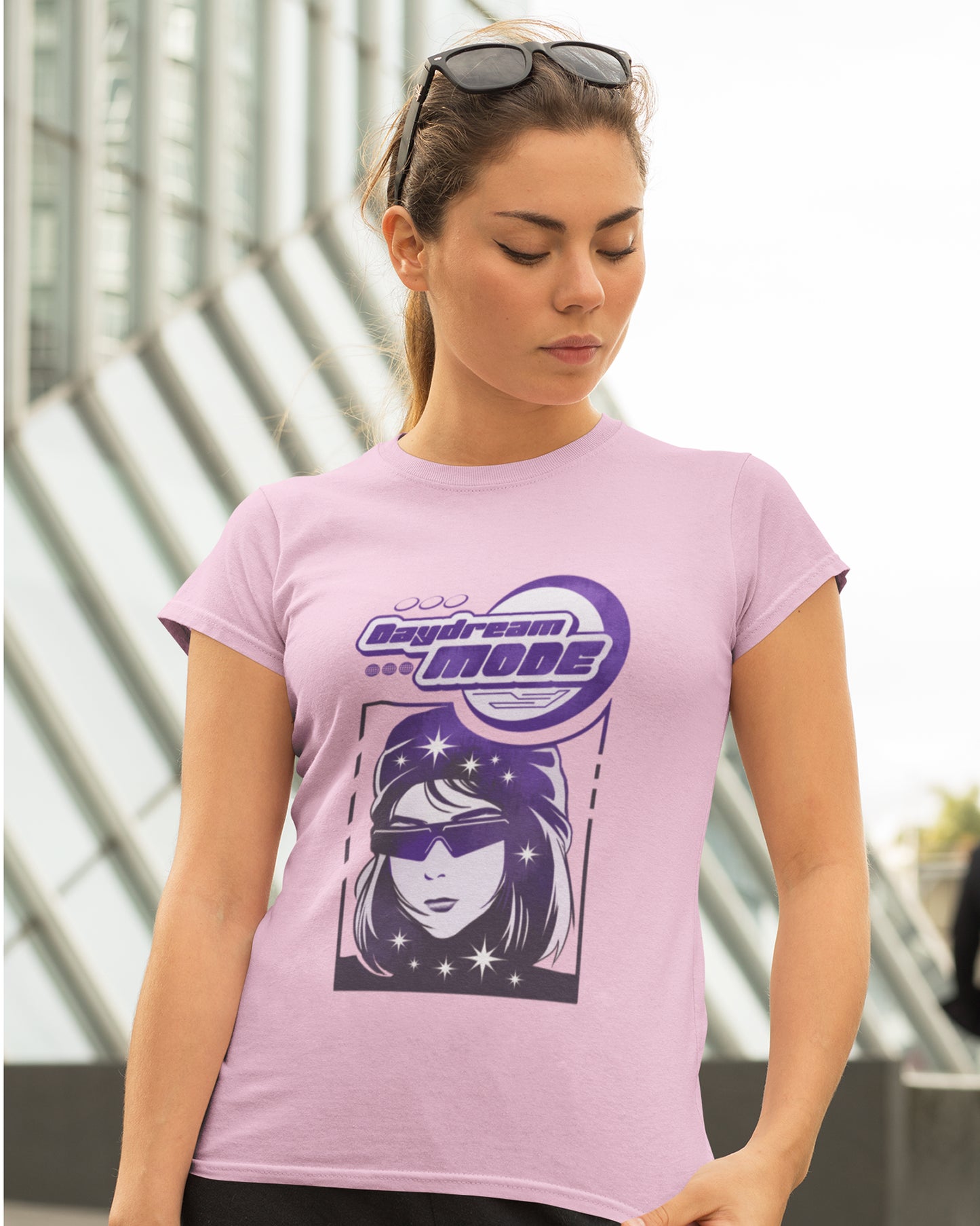 Womenโs Regular Fit Curved Hem T-Shirt โ Day Dreamer